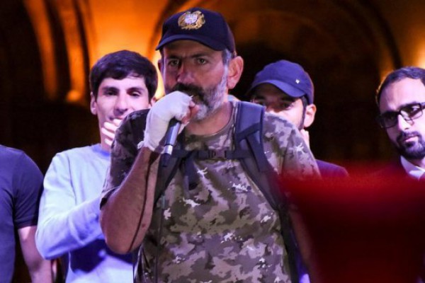 ნიკოლ ფაშინიანი რუსეთის ელჩს შეხვდა