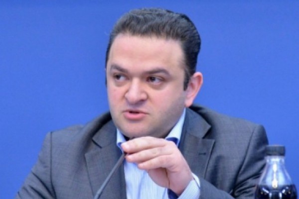 მე ვერ ვხედავ ჩემი ყოფნის აუცილებლობას ახალ პოლიტსაბჭოში, უპრიანი იქნება, რომ სხვა ადამიანები იყვნენ იქ წარმოდგენილი