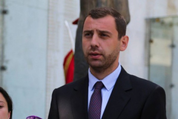 ეს იყო პრეზიდენტის აბსოლუტურად განსხვავებული მიმართვა, ვინაიდან ის შეეხებოდა არა ერთი წლის, არამედ რამდენიმე წლის შეჯამებას