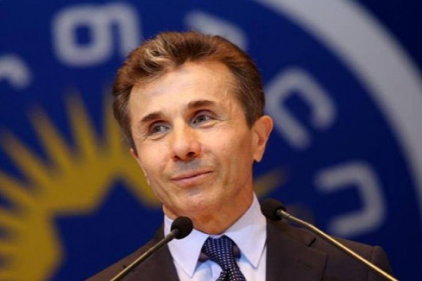 დიახ, მომიწია იმ თანამიმდევრობის დარღვევა, რომელზეც პოლიტიკაში შემოსვლისთანავე განვაცხადე, მაგრამ როცა შენს ხალხზე, ქვეყანაზეა ლაპარაკი, გაჯიუტება საკუთარ თავთან არასწორია