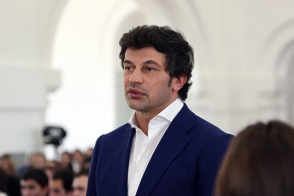 დღისითაც აკავებენ ნარკორეალიზატორებს და ეს მოქმედებს ეკონომიკის განვითარებაზე? გავაჩეროთ ყველაფერი?
