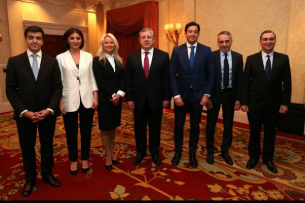 მივესალმებით მსოფლიოს საუკეთესო სამეულში შემავალ სტუმარ-მასპინძლობის სკოლას - Les Roches, რომელიც საქართველოში შემოდის და იწყებს მაღალი რანგის მენეჯერების მომზადებას