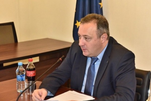რა უნდა გავაკეთოთ? ომი გამოვუცხადოთ რუსეთს, თუ ტოჩინოშინი გავაგზავნოთ ემისრად, ზეწოლა რომ განახორციელოს პუტინზე