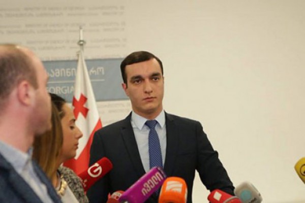 ირაკლი ბენდელიანი დედაქალაქის მერიის მიერ ავტომანქანისა და მობილური ტელეფონების შესყიდვასთან დაკავშირებით ოპოზიციის ბრალდებებს პასუხობს