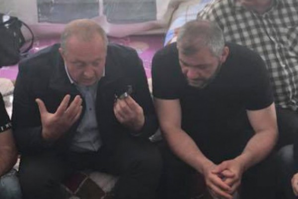 პრეზიდენტი ზაზა სარალიძესთან შეხვედრას პირისპირ აგრძელებს