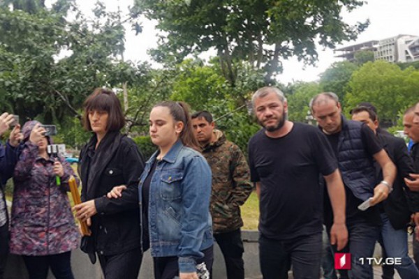 ზაზა სარალიძე საპატრიარქოში მეუღლესთან და შვილთან ერთად მივიდა