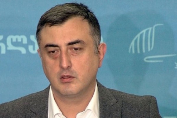 რასაც მამუკა ბახტაძე აკეთებს, არის უკან გადადგმული კიდევ ერთი ნაბიჯი