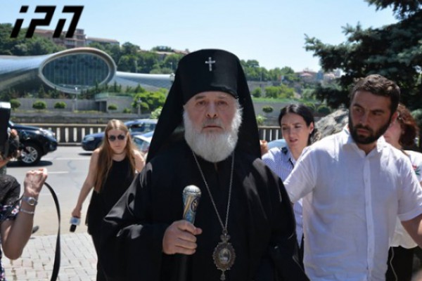 დიდი ხანია სინოდის სხდომა არ შემდგარა, ალბათ, დაგროვდა ეკლესიაში საკითხები და ამაზე იქნება მსჯელობა