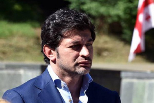 კახა კალაძის განცხადებით, მამუკა ბახტაძეს შავ ჯიპებთან დაკავშირებით საკუთარი ხედვა აქვს, რომელიც სამთავრობო ავტოპარკს სასიკეთოდ შეცვლის