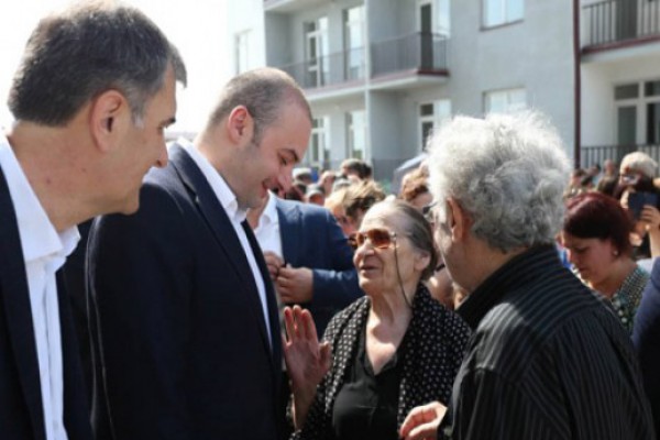 ჩემთვის ნაცნობია ის ტკივილი, რასაც თქვენ გრძნობთ - ბავშვობის დიდი ნაწილი ოჩამჩირეში მაქვს გატარებული და კარგად ვიცი, თუ რას ნიშნავს ეს ყველაფერი