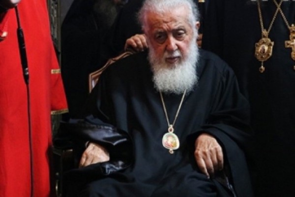 ჩვენ ერთმანეთის ჯვარი, ერთმანეთის სიმძიმე უნდა ვიტვირთოთ