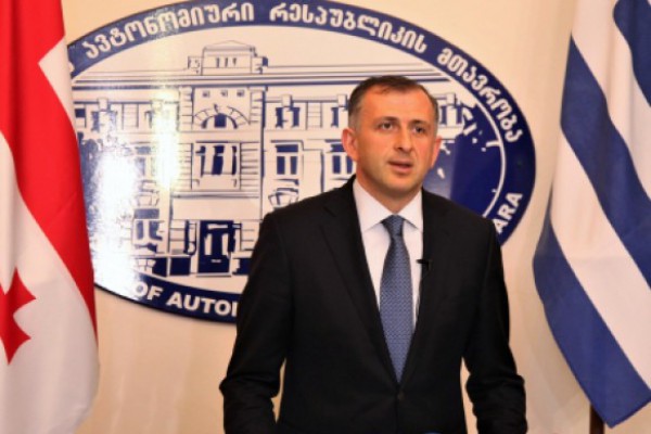 აჭარის მთავრობის თავმჯდომარე ზურაბ პატარაძემ თანამდებობა დატოვა