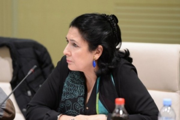 ან არაფერი იციან და ეს ძალიან სამწუხაროა, ან სკოლაში არის რაღაც შეთანხმებული ვერსიები