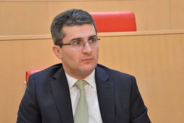 როგორც ჩანს, ირაკლი კობახიძემ კარგად ვერ ამეცადინა პრეზიდენტი მარგველაშვილი კონსტიტუციაში