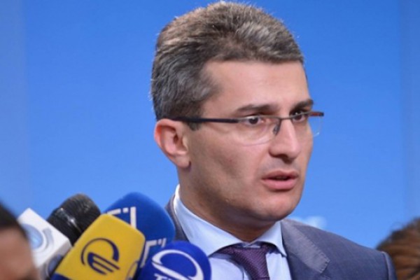 ძალიან კარგი, თუ პრეზიდენტს ჩვენ მივახვედრეთ, როგორ უნდა მოქცეულიყო კონსტიტუციის ჩანაწერის შესაბამისად
