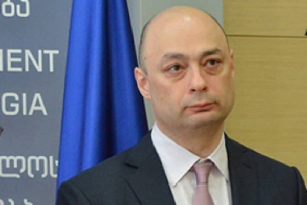 ეკონომიკის ახალი მინისტრი მოსკოვში გაემგზავრა, რომ თბილისში ოჯახი ჩამოიყვანოს და ძველ სამსახურში პროექტები სხვას გადააბაროს