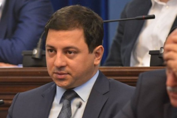 არჩილ თალაკვაძე ინიციატივით გამოდის, საჯარო სკოლებს, საბაზისო დაფინანსებასთან ერთად, შედეგზე მორგებული დაფინანსების მოდელიც შესთავაზონ