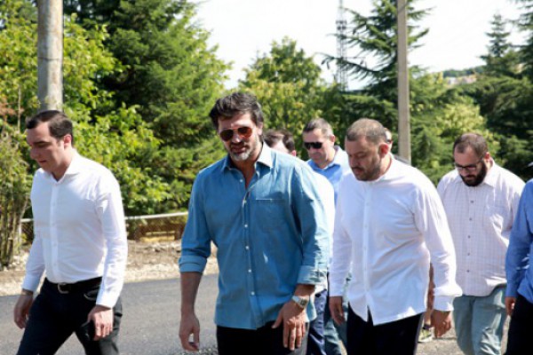 დედაქალაქის მერმა კიკეთში ქუჩების სარეაბილიტაციო სამუშაოები დაათვალიერა