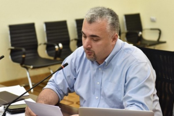 სერგი კაპანაძე მიიჩნევს, რომ მიხეილ კალანდიასთან დაკავშირებით მამუკა მდინარაძის მიერ გაკეთებული განცხადება ნაჩქარევია