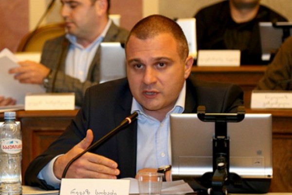 საკრებულოს ურბანული დაგეგმარების კომისიის თავმჯდომარე „ნაცმოძრაობის“ დეპუტატებს - მართლა დედა უტირეთ ამ ქალაქს
