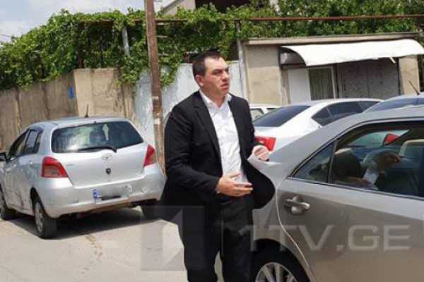 გიგა ბოკერია ციხეში ვანო მერაბიშვილსა და გოგა ონიანს მოინახულებს