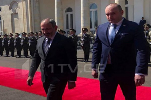 სომხეთში მამუკა ბახტაძის ოფიციალური ვიზიტი დაიწყო