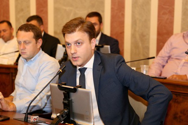 „დისკრედიტირებულ და ხელმოცარულ პარტიებს, არაფერი დარჩენიათ გარდა მოკლეფეხებიანი ტყუილების მოგონებისა“