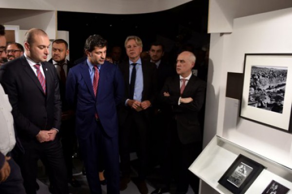ფრანკფურტის წიგნის ბაზრობაზე თბილისისადმი მიძღვნილი „მაგნუმის“ ფოტოგამოფენა გაიხსნა