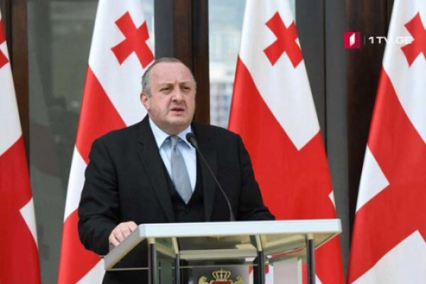 გიორგი მარგველაშვილი მამუკა ბახტაძეს სთავაზობს, უახლოეს დღეებში მთავრობის სხდომა პრეზიდენტის მონაწილეობით გაიმართოს