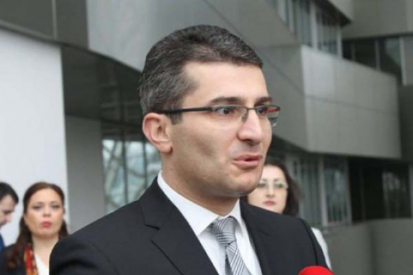 დეპუტატის თქმით, იგი აუცილებლად დაინტერესდება რა სტატუსით და ვისი ნებართვით  შევიდა  ცუხიშვილი ვიქტორ ჯაფარიძესთან ერთად  მირზა სუბელიანთან