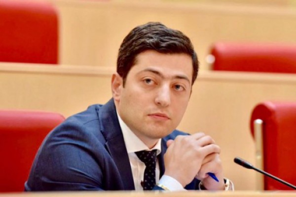 სატრანსპორტო პოლიტიკის სრულყოფისათვის რეგიონული პოლიტიკის და თვითმმართველობის კომიტეტი აქტიურად ვმუშაობთ მერიასთან