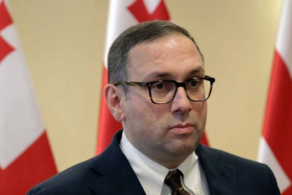 “ჟურნალისტებთან სიარულს, ურჩევნია ფსიქიატრებს მიმართოს, ან მჩხიბავებს, რომელიც ივანიშვილს ასე ძალიან უყვარს“