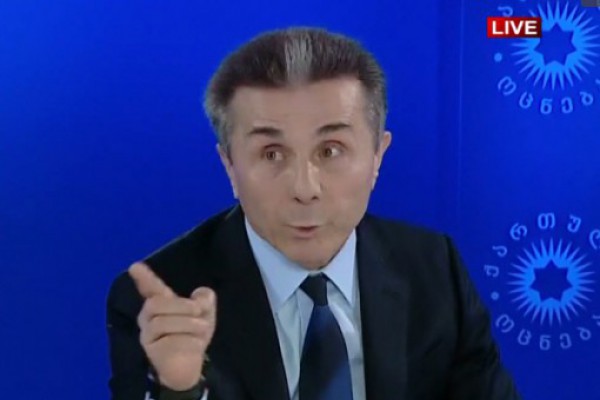 როგორ წარმოგიდგენიათ, ჩემს საკუთარ კაბინეტში ოთხ თითს ვაჩვენებ ზაზა ოქუაშვილს და ვერ ვლაპარაკობ, რომ არ ჩამიწერონ? - თუ ამის მეშინოდა, შემეძლო შემემოწმებინა