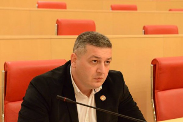 გჯერათ, რომ ქვეყანაში თითქმის 800 ათასი ავადმყოფი ადამიანია, რომელმაც მხარი იმ ძალას დაუჭირა, რომელმაც გააუპატიურა და ახალგაზრდები მოკლა?