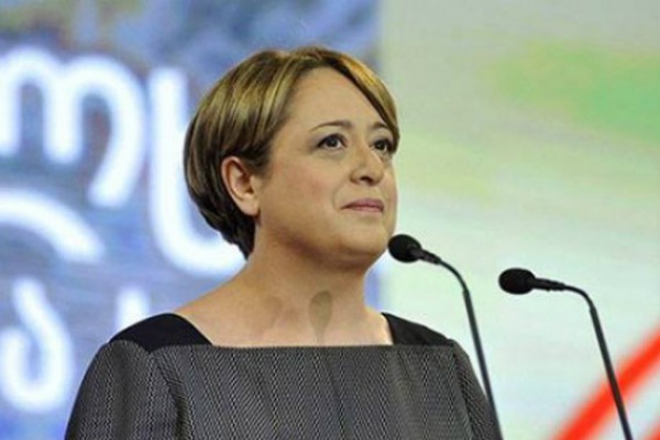 „საერთოდ გახვედით გონიდან…? რას ნიშნავს… სალომემ რომ წააგოს სამოქალაქო ომს იწყებთ?! დაადუმეთ ეს უგონო არსებები!“