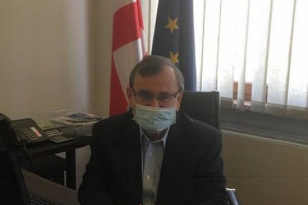 „ჩახუტებით ქოცის ვირუსს ავრცელებენ, ვერ მივართვი, მომზადებული შევხვდი“ - რომან გოცირიძე პარტლამენტში პირბადით მივიდა