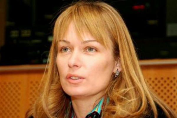 ორ საპრეზიდენტო კანდიდატს შორის დიდი სხვაობაა, ერთი არის წინსვლა, მეორე კი უკუსვლა - სანდრა რულოვსი