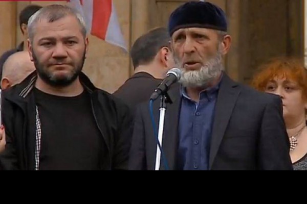 შვილმოკლულ მამებს ამერიკიდან ქართველმა ემიგრანტებმა თანხა გადმოურიცხეს