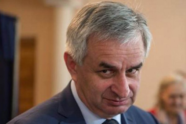 დაძაბულობა აფხაზეთში - ხაჯიმბამ მარტისთვის დანიშნული „რეფერენდუმი“ გააუქმა