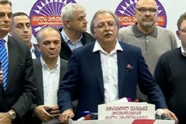 ვაშაძის პირველი კომენტარი: 