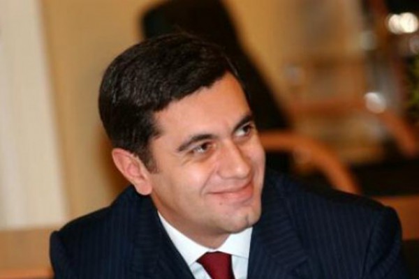 ოქრუაშვილი ხაინდრავას: რაც მე შენ ოჯახში პარიზიდან ფული ვაგზავნე, იმ ფულით იმდენი ყაყაჩოს ვენოკი იყიდეთ შენ და შენმა ბიჭმა…