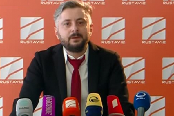 ”ყველას დედაც მოვ#ყან, ვინაც ამათ ამის დაწერის მიზეზი მისცა. ქალიან კაციანა.”- წერს ნიკა გვარამია.