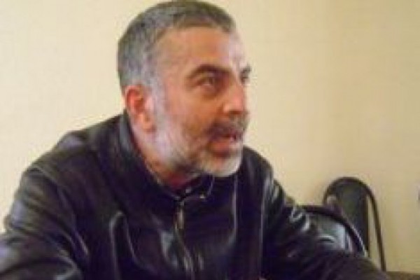 ჩარკვიანსა და მის მეუღლეზე თავდამსხმელს 700 ლარი შეუფარდეს და გაათავისუფლეს
