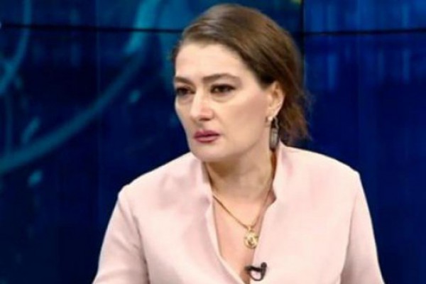 “ეს კადრები თუ უნდათ ქარსელაძემ,ნოშრევანმა,ნინო სუთიძემ კარგად ნახონ…ნახონ ნამდვილი ვაჟკაცი კაცები როგორ იცავენ თავიანთ ცოლ-შვილს”