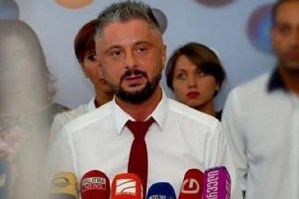 “ძვირფასო ოპოზიციავ, მიმდინარე პოლიტიკური წელი იქნება უმძიმესი. ძირს კინკლაობა! ერთიანობის დროა!”