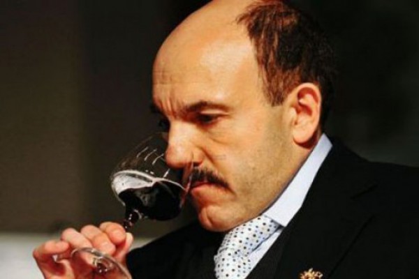 სომელიე  ჟერარდ ბასე  „თამადას“ ბრენდის ქვეშ წარმოებულ ღვინოებს დააგემოვნებს