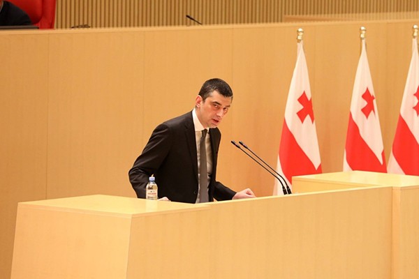 შინაგან საქმეთა მინისტრს საპარლამენტო უმრავლესობის წევრებმა ხორავას საქმის შესახებ დაუსვეს