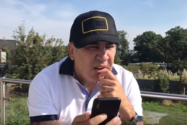 “სიტყვასიტყვით თვითონვე გაივრცელა ლეგენდა- ძუძუს მოჭმაზე… კუზი სწორდება, ყვავი თეთრდება – ეს არა… დამთავრდა ეს…”