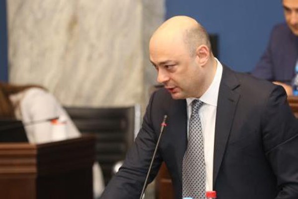 ეკომონიკის მინისტრი:   ლარის კურსი რომ დაეცეს დოლარი უნდა გავიდეს სადღაც