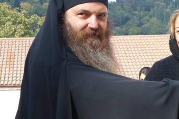 მეუფე იაკობი ერთ-ერთ ბიზნესმენს ცემით ემუქრება